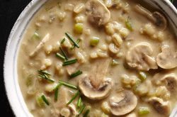 طرز تهیه سوپ جو پرک با مرغ و قارچ