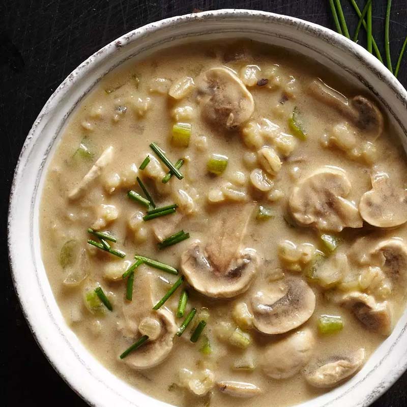 طرز تهیه سوپ جو پرک با مرغ و قارچ