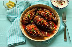 نحوه درست کردن بادمجان شکم پر با طعم بی نظیر به همراه گوشت و سبزیجات