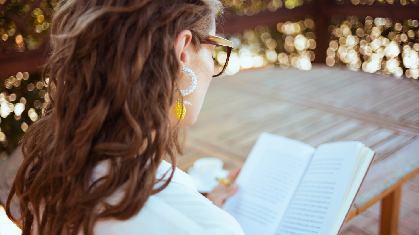 Woman_reading.jpg