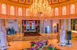 هتل اسپیناس پالاس تهران اقامتگاه رونالدو و هوگوچاوز